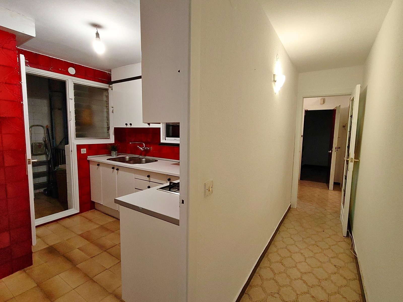 Pasillo vivienda Cerdeña