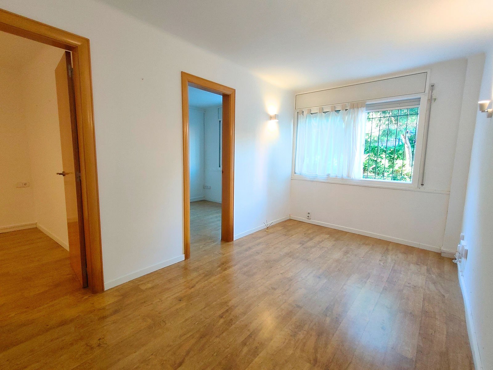 Salón comedor de piso en venta en el barrio del Carmel en Barcelona