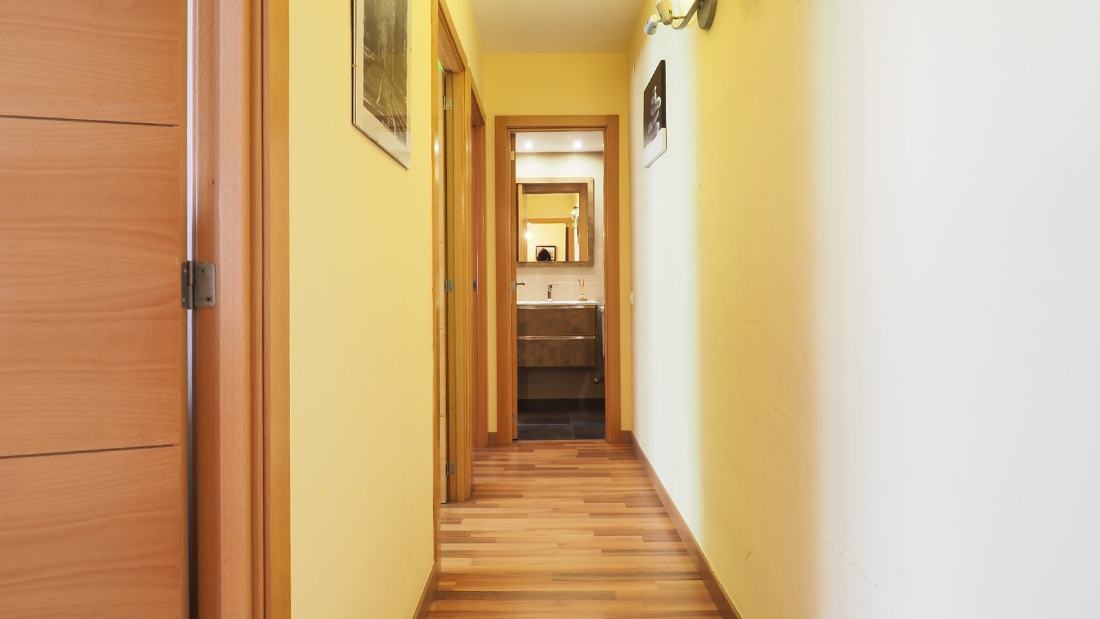 Pasillo en piso en venta en la calle Bailen de Rubi, Barcelona Pasillo en piso en venta en la calle Bailen de Rubi, Barcelona