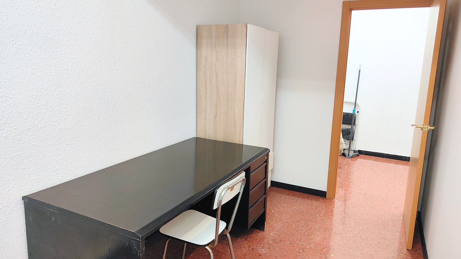 Dormitorio individual piso en venta en calle Valencia en Barcelona Dormitorio individual piso en venta en calle Valencia en Barcelona