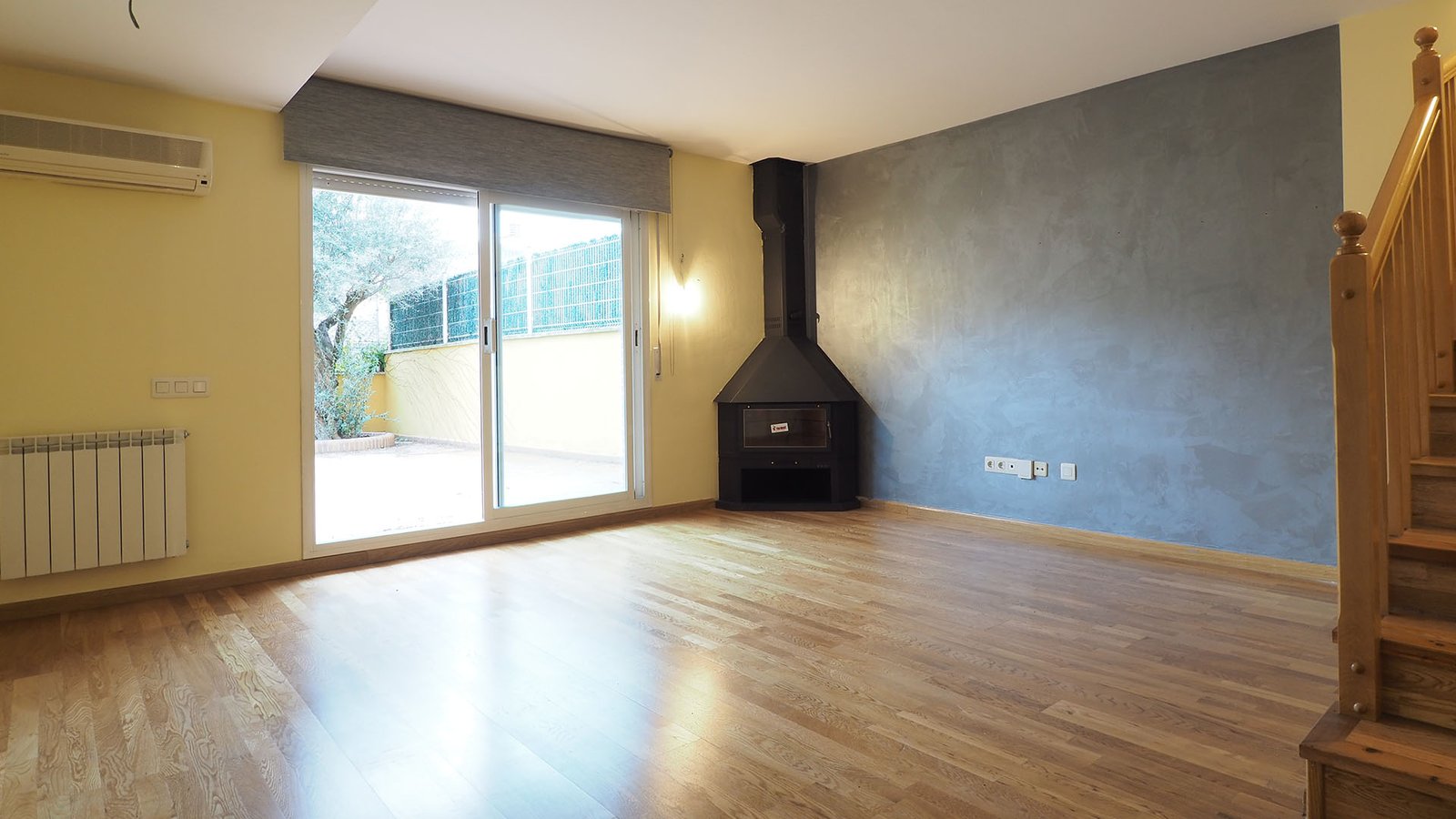 Salón adosado en venta en Rubi, Barcelona