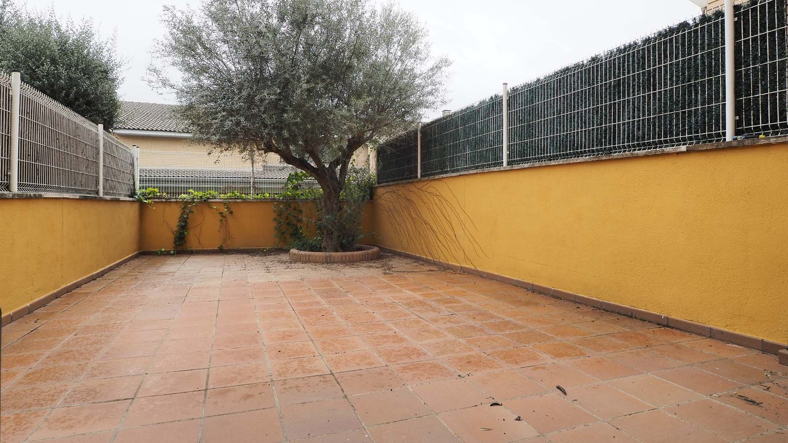 Jardin terraza adosado en venta en Rubi, Barcelona