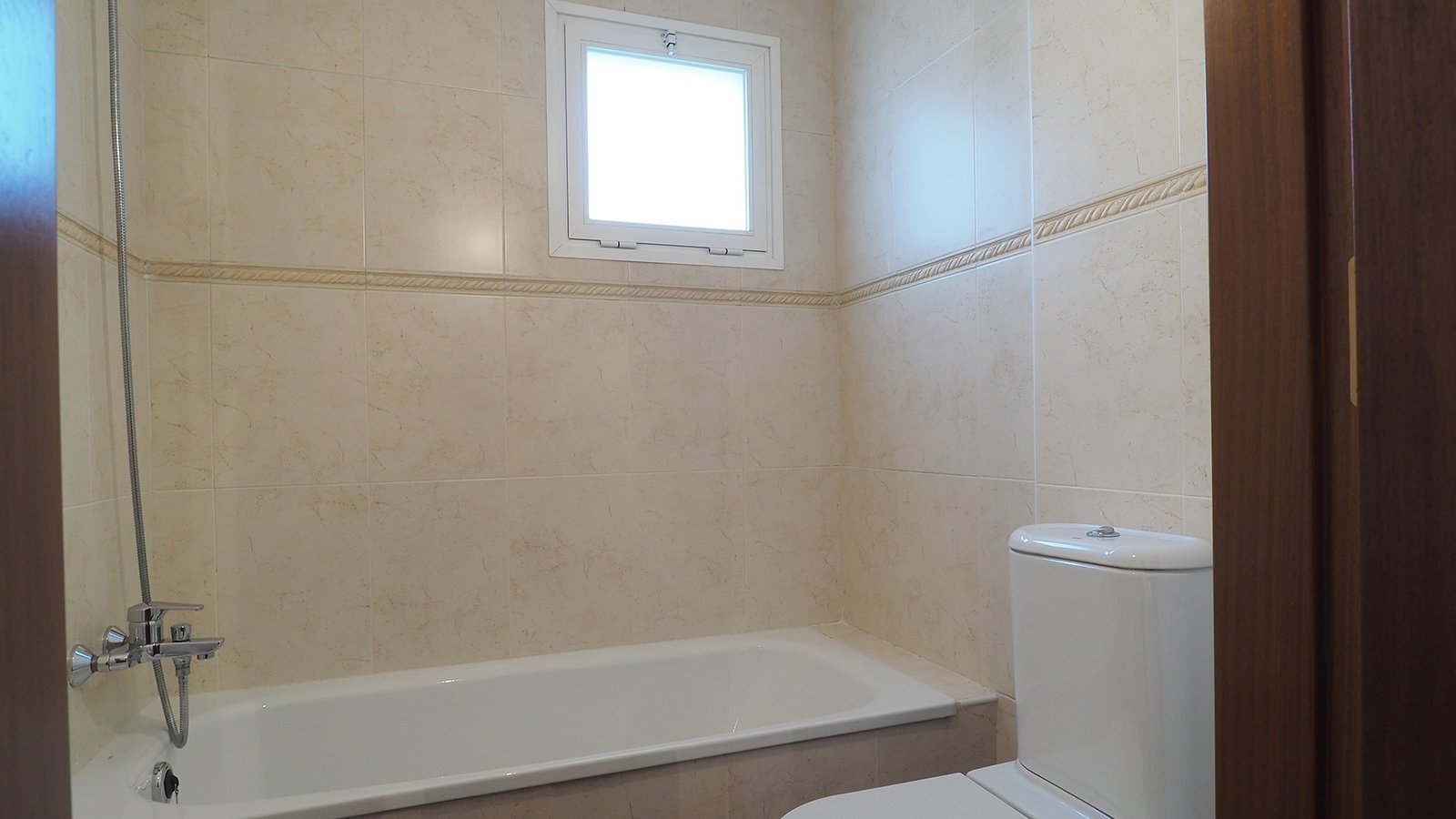 Baño adosado en venta en Rubi, Barcelona