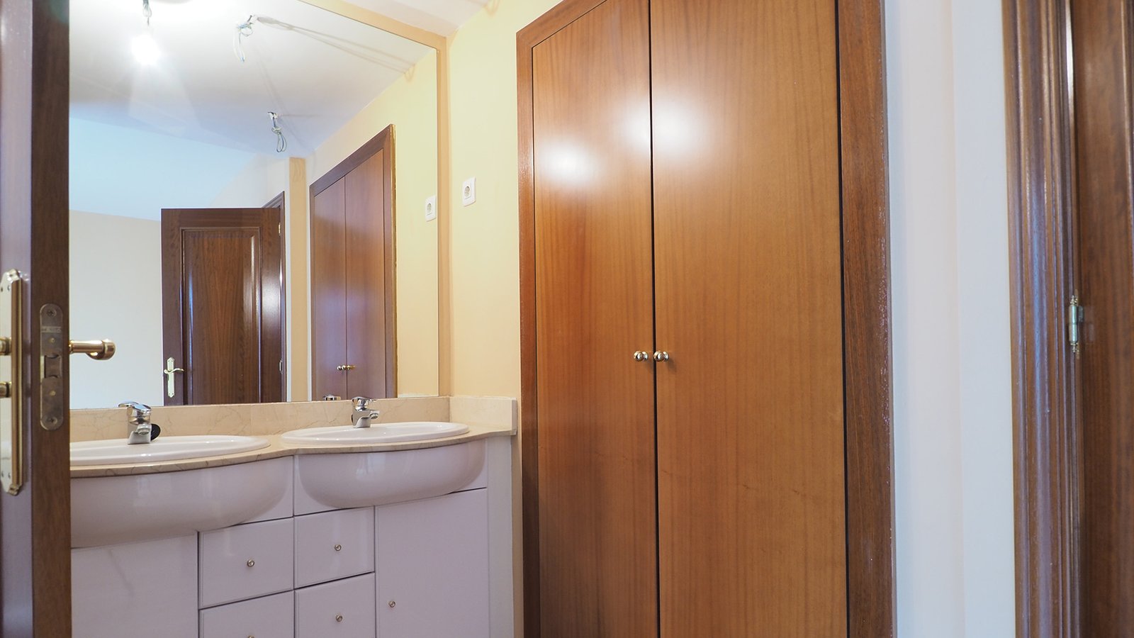 Baño adosado en venta en Rubi, Barcelona