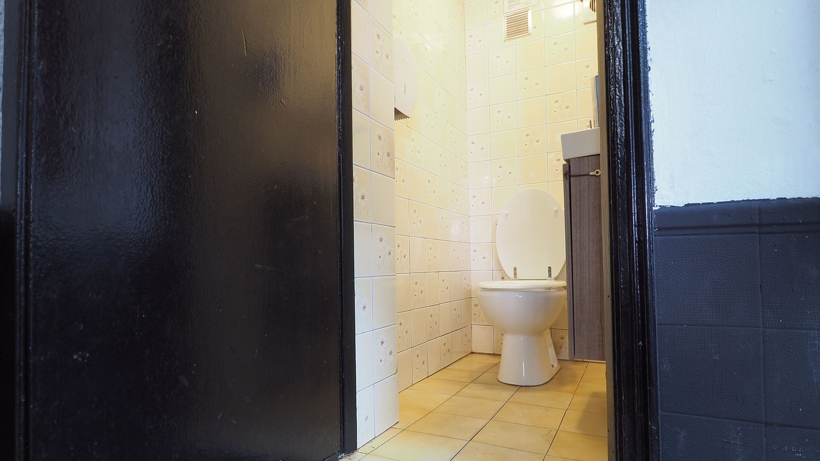 Lavabo local bar pizzeria con cocina en venta en Sant Cugat del Valles, Barcelona Lavabo local bar pizzeria con cocina en venta en Sant Cugat del Valles, Barcelona