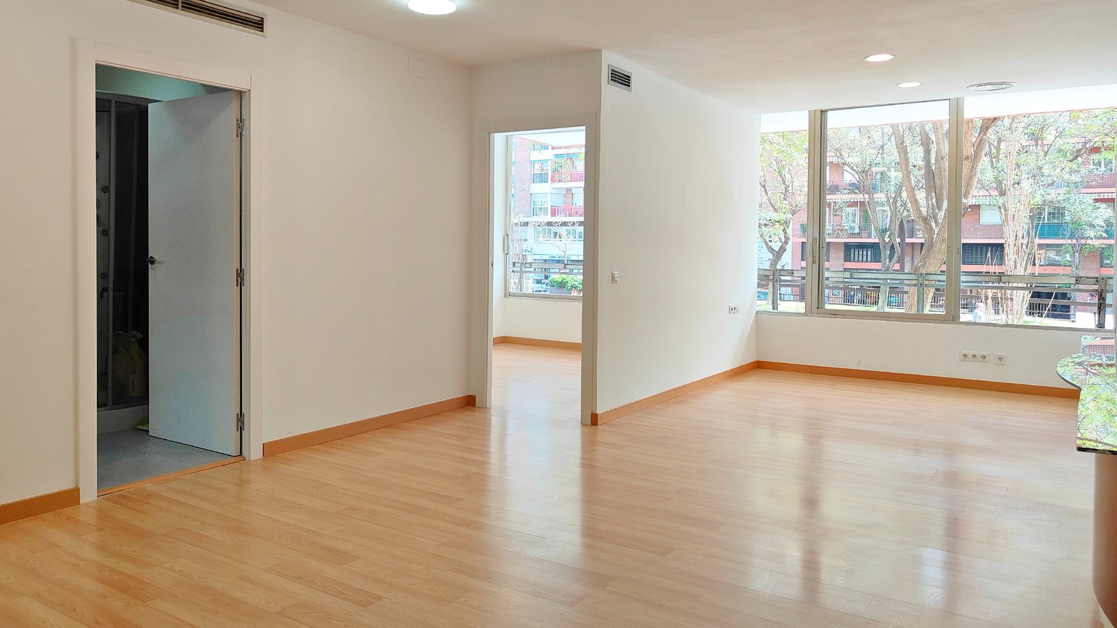 Salón comedor piso en venta Rambla Brasil, Sants-Montjuïc, Barcelona