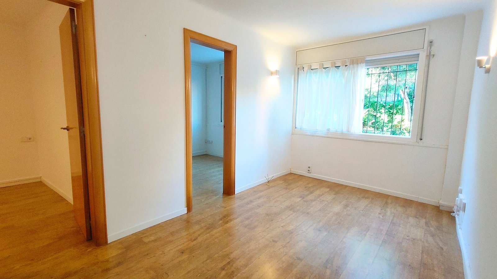 Salón comedor de piso en venta en el barrio del Carmel en Barcelona