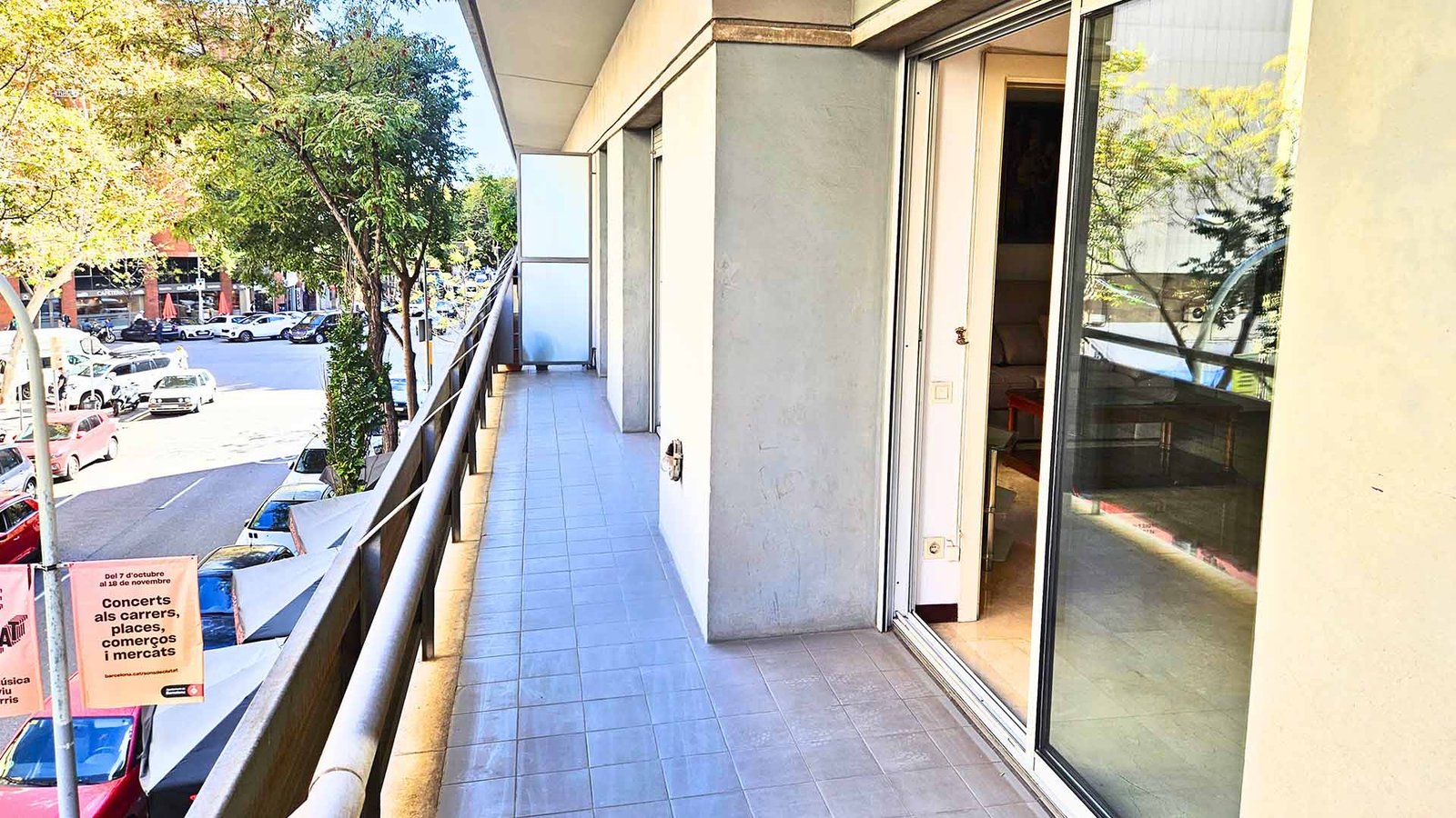 Balcón piso en venta calle Rosello, barrio de Eixample, Barcelona