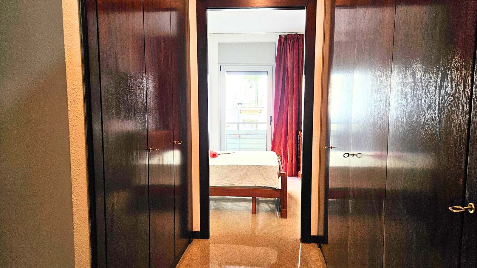 Vestidor piso en venta calle Rosello, barrio de Eixample, Barcelona