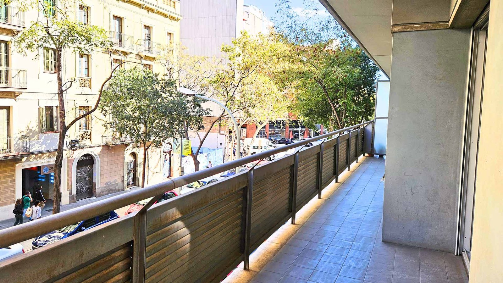 Balcón piso en venta calle Rosello, barrio de Eixample, Barcelona